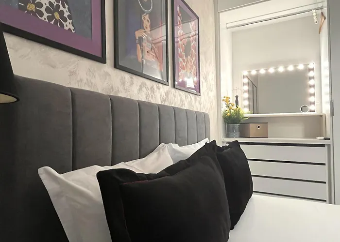 Diva Kapana 2Bdr Apartment With Parking